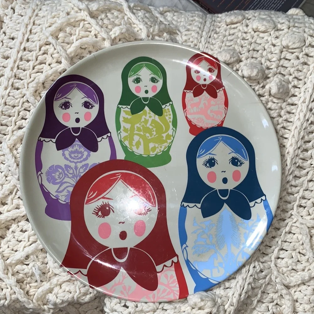 Large circular plastic multicolor Russian Matryoshka stacking doll serving plate - Picture 2 of 6